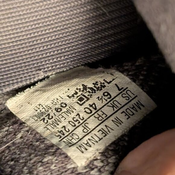 B31 ADIDAS Yeezy Boost 350 V2 - Picture 7 of 10